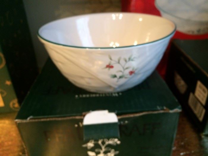 Winterberry bowl