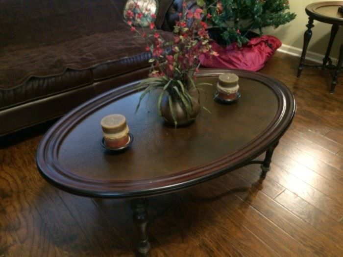 oval coffee table 
