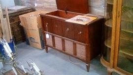 Working Phillips 60's stereo cabinet