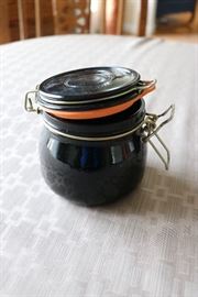 black jar