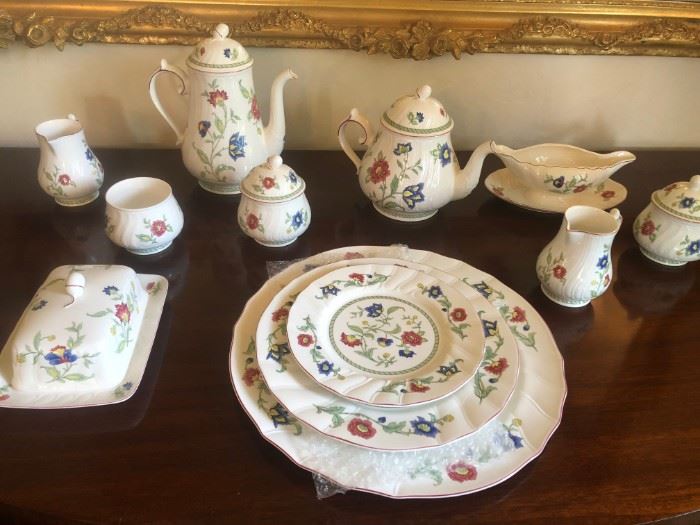 VILLEROY AND BOCH CHINA COLLECTION. 24+ PLACE SETTINGS AND SERVING PIECES. PATTERN IS NO LONGER BEING PRODUCED