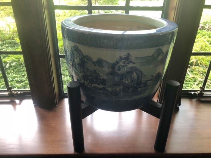 ASIAN BLUE AND WHITE POT ON STAND