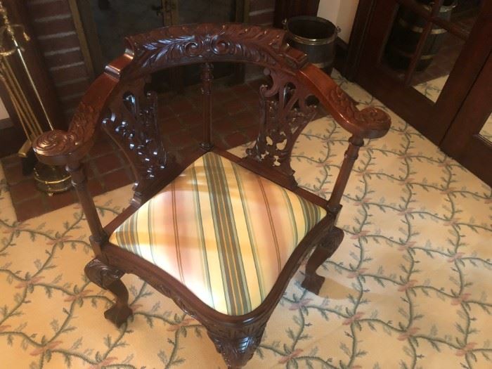 CHIPPENDALE CORNER CHAIR