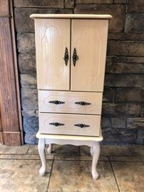 MANY MORE ITEMS. TO SEE ALL IMAGES & CURRENT BIDS GO TO https://www.gleatons.com/auction/224
