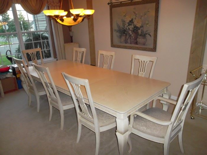 Thomasville large dining table with 8 chairs