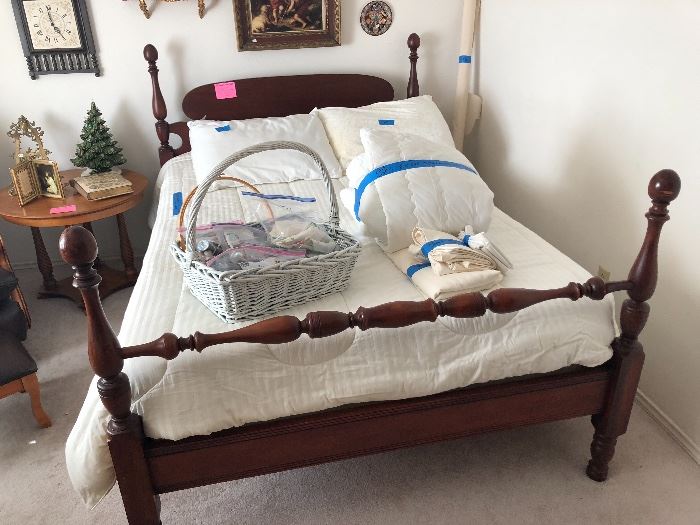 4 Poster Mahogany bed with mattress and bedspread