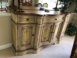 LIKE NEW  ROBB & STUCKY BUFFET  