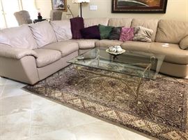 MODERN GLASS TOP COFFEE TABLE.   GREAT SIZE 