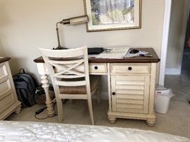 COORDINATING DESK AND CHAIR 