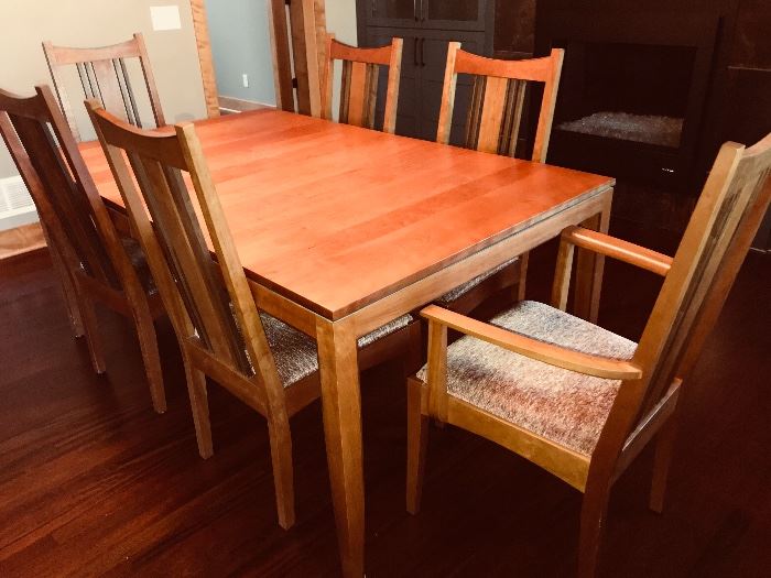 Stunning Stickley Dining Room Table with six chairs and three extensions. 