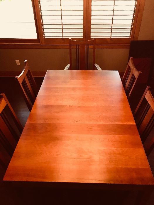 Stunning Stickley Dining Room Table with six chairs and three extensions. 