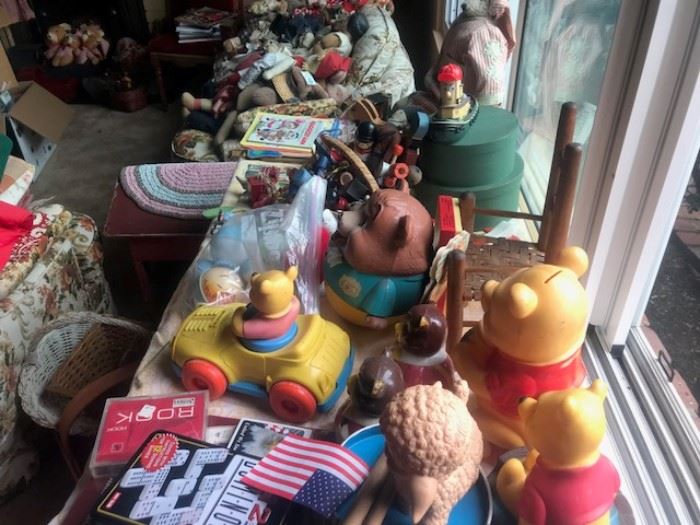 HAT BOXES, VINTAGE TOYS, WINNIE THE POOH, GAMES, SQUEEZE TOYS, PULL TOYS, DOLL HOUSE