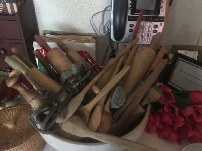 VINTAGE AND ANTIQUE ROLLING PINS, GADGETS, WOODEN SPOONS