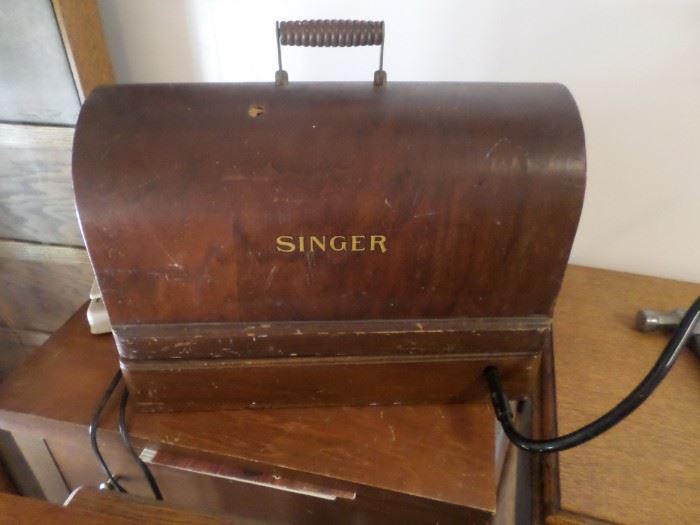 Portable antique Singer sewing machine with crank