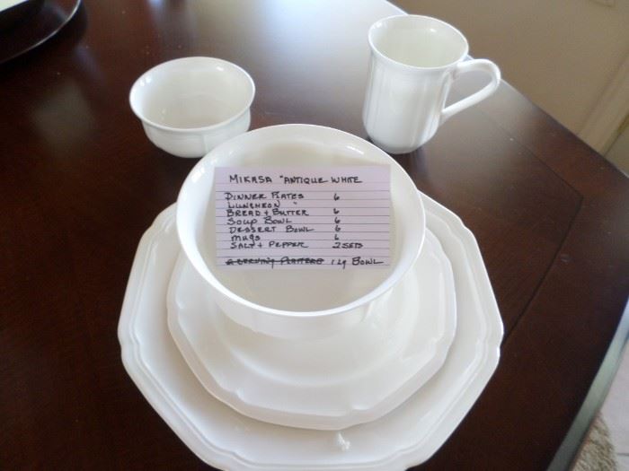 Mikasa White dinnerware Service for 6