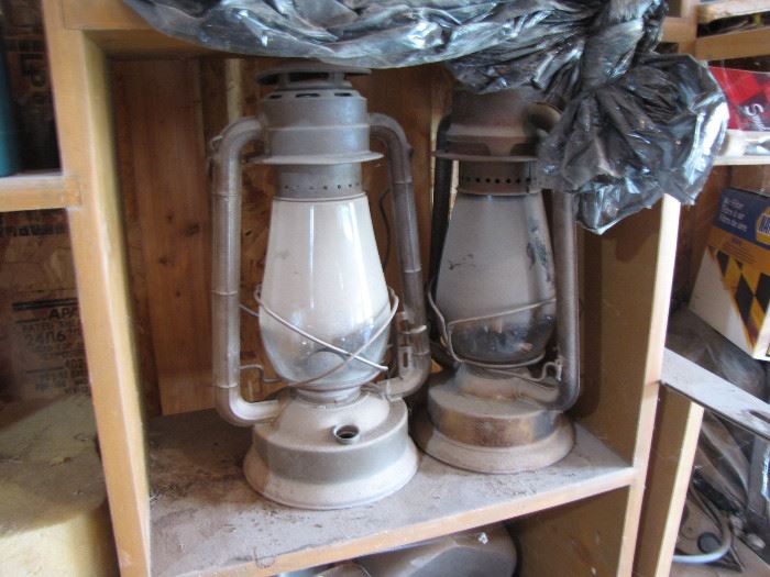 Yep the lamps were used when milking cows