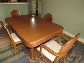 1930-40s Vintage Maple Dining Table including Table, 4 Side Chairs, Two Captain's Chairs