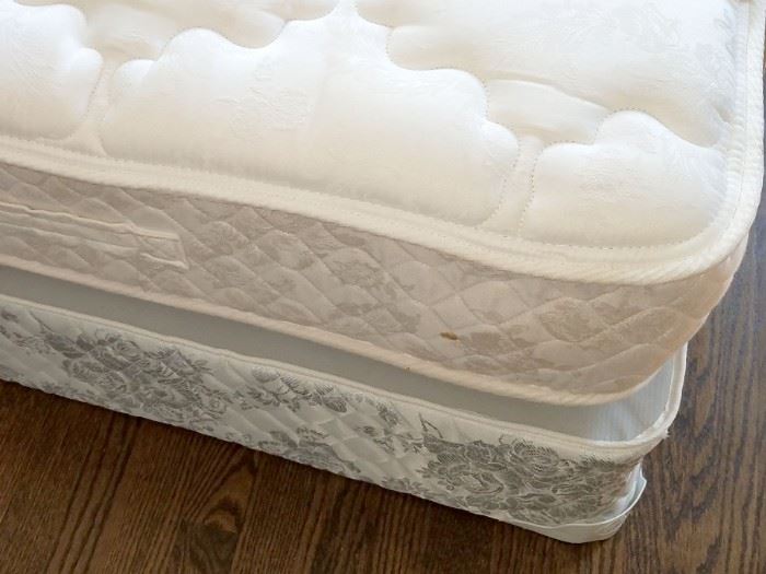 Full mattress set