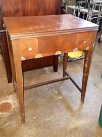 Sewing machine cabinet