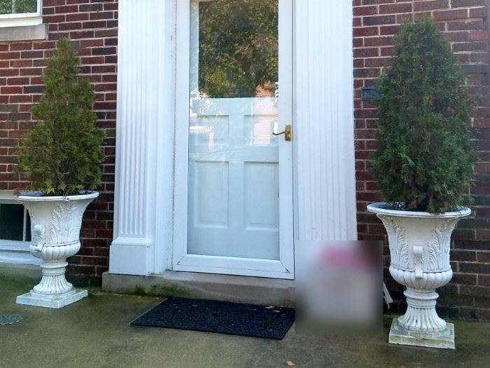 Outdoor urns