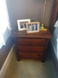 $100 Amish Millcraft matching bed side table 26x19x26"