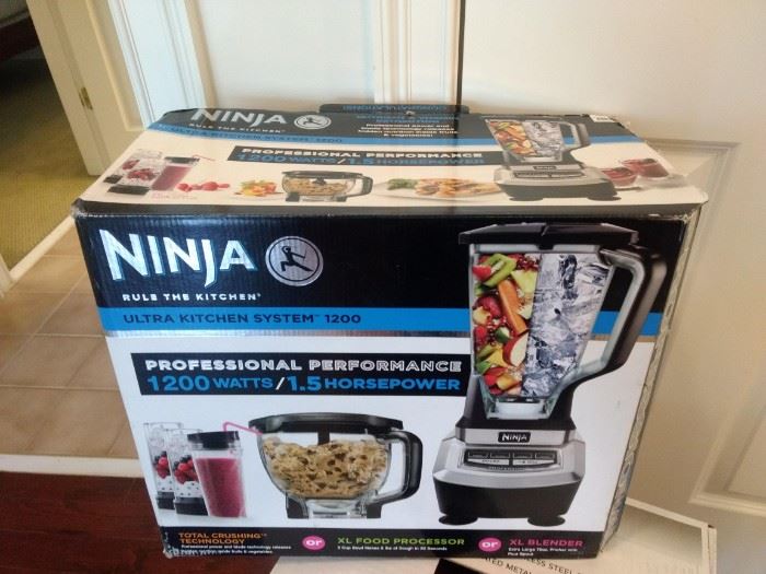 $100.00 Ninja proffesional with all the extras w/ box 