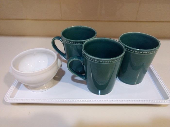 $12.00 Coffee cup set Includes 3 coffee mugs, sugar bowl and tray