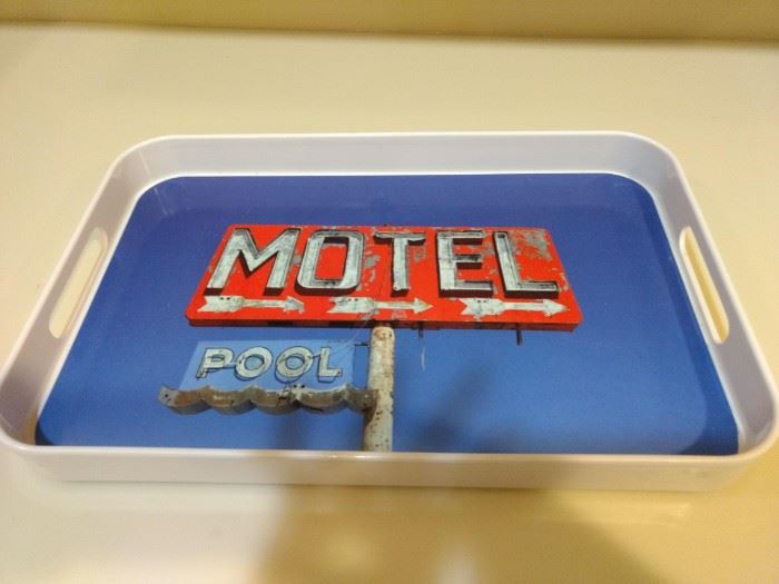 $10.00 Plastic Motel Pool Tray