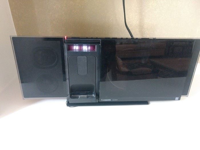 $40.00 Panasonic Radio SC-HC37 CD player and ipod docking station