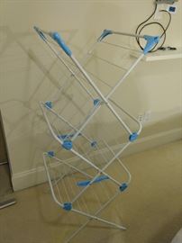 $8.00 White drying rack, expandable
