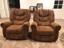 2 matching recliners