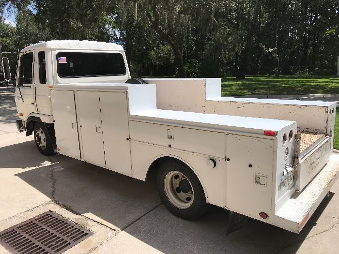 1993 Nissan UD 1800 Truck with lots of storage compartments!