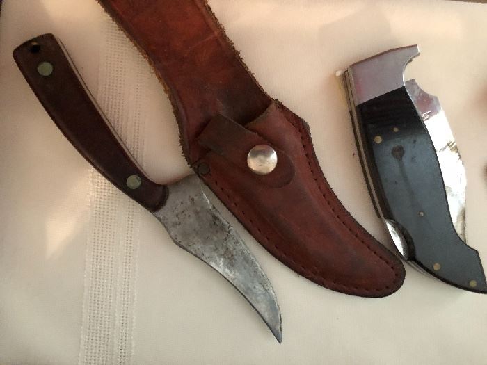 Vintage hunting/fishing knife with scabbard