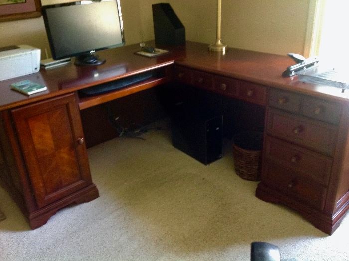 'L' Shaped Executive Desk