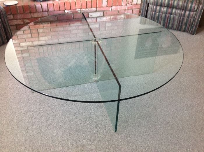 Gorgeous Glass Round Cocktail Table