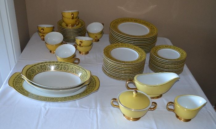 SERVICE FOR 12 DINNER WARE
