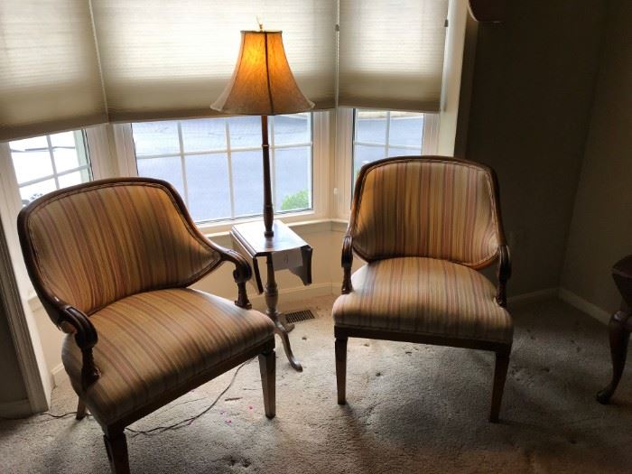 2 Occasional Chairs w/ Table Lamp https://ctbids.com/#!/description/share/40760