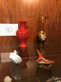 2 Small Vases and 2 Spoons https://ctbids.com/#!/description/share/41534