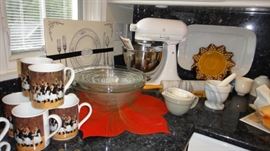 Kitchen Aide, Mixing Bowls, Serving pieces 