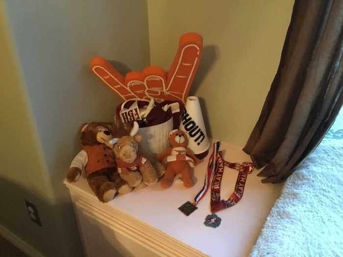 UT, FBISD, and assorted team and cheer items.