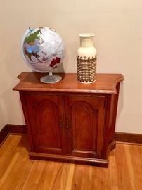 Nice Cabinet - Globe - Vase