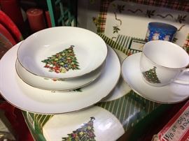 Another set of Christmas dishes