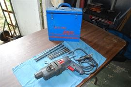 SKIL 5/8" ROTARY HAMMER DRILL & METAL CASE - SUPER DUTY - MODEL 710 - VARIABLE SPEED - REVERSING - 120 ACV - 5 AMPS - 3,300 BPM - 0-675 RPM - MADE IN THE NETHERLANDS 