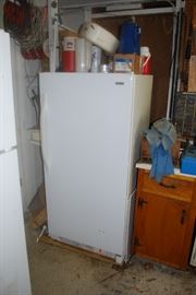 SEARS KENMORE FREEZER - Model No. 253.26442100 - 13.7 Cubic Feet - 5 Amps - 115 Volts AC - Mfg. Date: May, 2006 - Dimensions: 59" H x 28" W x 28.5" D 