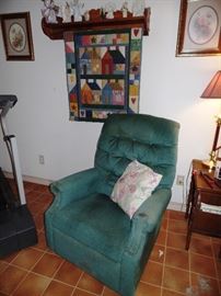 Quilt rack with recliner