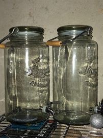 Water/tea dispenser w/ bucket stand.