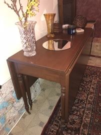Dropleaf table