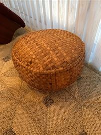 Woven reed pouf