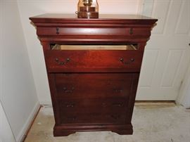 Chest of drawers