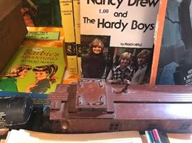 Vintage Lionel Pre War Train Set With 226E Locomotive And Coal Car With Pennsylvania And Shell Car With Caboose, Track And Type V Transformer